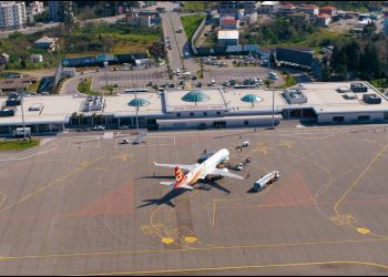 თელავივის თვითმფრინავი ბათუმის აეროპორტში ვერ ჯდება