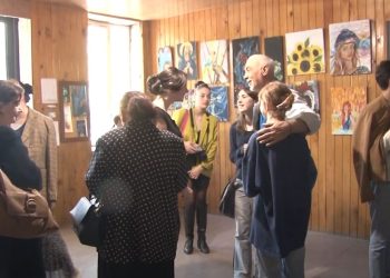 17 წლის მარიამ დოლიძის პირველი გამოფენა ოზურგეთის სამხატვრო სკოლაში