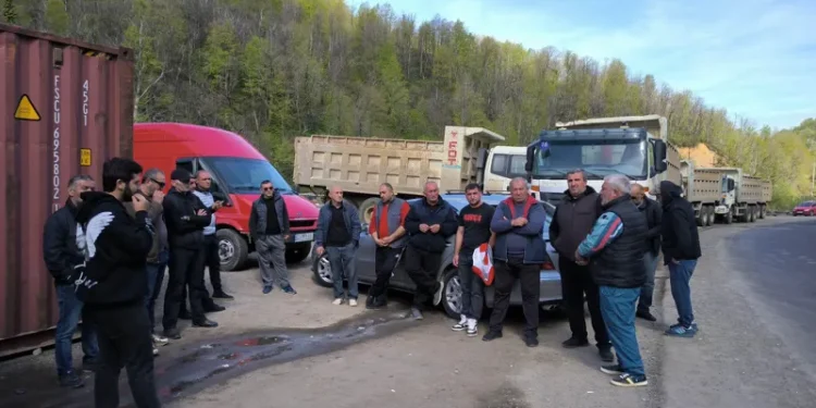 რიკოთზე მიმდინარე სამშენებლო სამუშაოებზე დასაქმებულები გაიფიცნენ