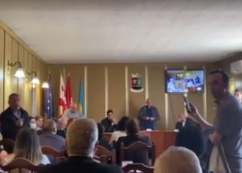 დაპირისპირება ოზურგეთის საკრებულოს სხდომაზე