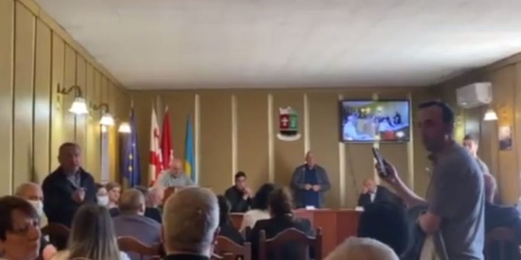 დაპირისპირება ოზურგეთის საკრებულოს სხდომაზე