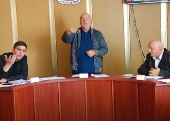 ოზურგეთის საკრებულოს მორიგი ხმაურიანი სხდომა