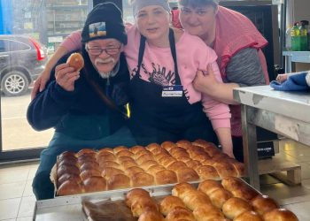 75 წლის იაპონელმა მოხალისემ ხარკოვში უფასო კაფე გახსნა