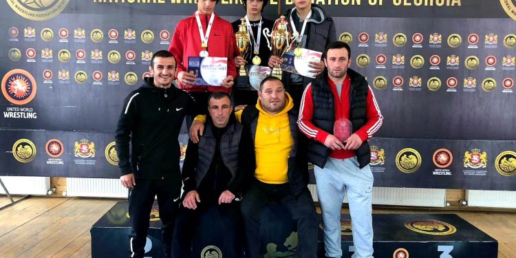 ოთხი მედალი საქართველოს ჩემპიონატიდან და გუნდური მესამე ადგილი – ოზურგეთელი მოჭიდავეების წარმატება