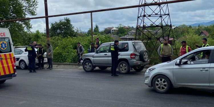 ოზურგეთში საპატრულო პოლიციის მანქანა ავარიაში მოყვა