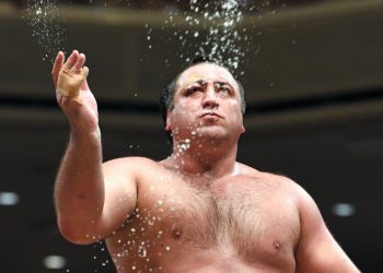 ტოჩინოშინმა კარიერა დაასრულა