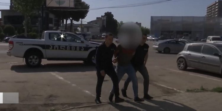 ვიდეო – დააკავეს ორი პირი, რომლებმაც ტაქსის მძღოლი გაიტაცეს და მოკლეს