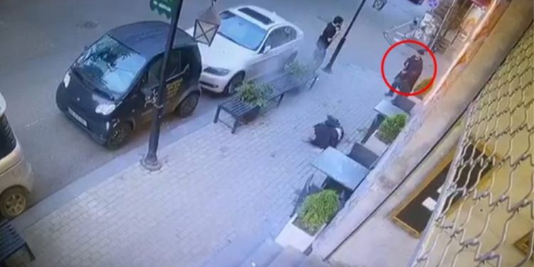 მედიაში თბილისში მომხდარი მკვლელობის ამსახველი კადრები ვრცელდება – ვიდეო