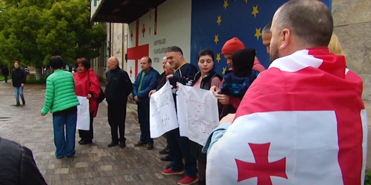 რუსეთთან აღდგენილი ფრენები და პროტესტი საზოგადოებაში – რა საფრთხეებს ხედავენ მოქალაქეები