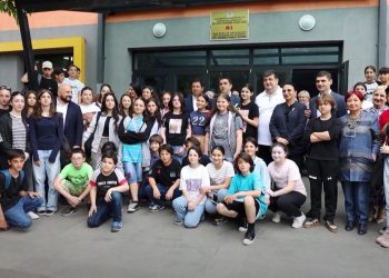 პარლამენტის თავმჯდომარე და პარლამენტის წევრები ოზურგეთის N 1 საჯარო სკოლაში