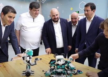 საქართველოს პარლამენტის თავმჯდომარემ ოზურგეთის ტექნოპარკი დაათვალიერა