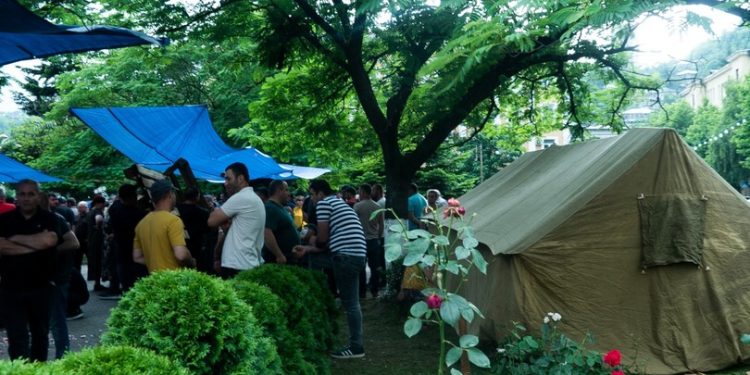 ჭიათურაში მაღაროელებმა შიმშილობა დაიწყეს – საპროტესტო აქციები ისევ გრძელდება