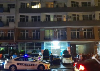 ბათუმში ერთ-ერთი კორპუსის მე-15 სართულიდან მოზარდი გადმოვარდა