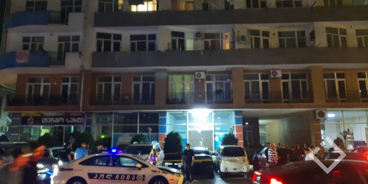 ბათუმში ერთ-ერთი კორპუსის მე-15 სართულიდან მოზარდი გადმოვარდა