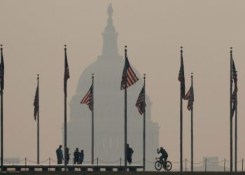 (+ვიდეო)მასშტაბური ხანძარი კანადაში- ძლიერი დაკვამლიანების გამო ნიუ იორკის მოსახლეობას შენობაში დარჩენისკენ მოუწოდებენ