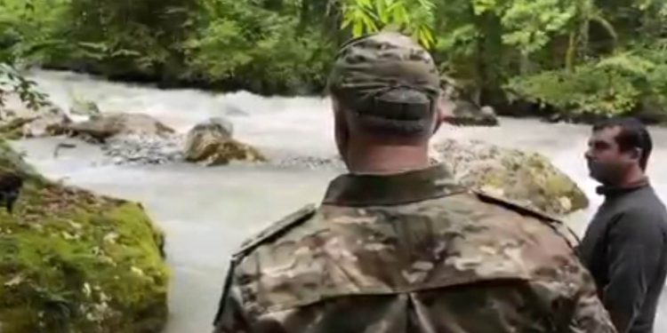 ოკუპირებულ აფხაზეთში უკვე მეოთხე დღეა, მდინარეში 4 წლის ბიჭს ეძებენ