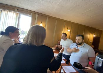 ოზურგეთის საკრებულოს სხდომა ხმაურის და დაპირისპირების გამო, თავმჯდომარემ დროებით გადადო