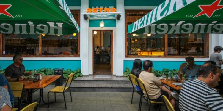 რესტორანი “რეტრო” 15-ვე თანამშრომელმა დატოვა, მფლობელი დაკავებულია