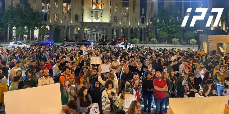 პარლამენტთან საპროტესტო აქცია მიმდინარეობს