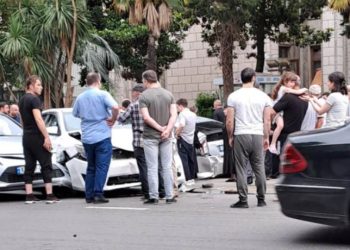 ბათუმში ერთმანეთს სამი მსუბუქი ავტომობილი შეეჯახა