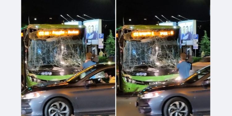 თბილისში ორი ავტობუსი ერთმანეთს შეეჯახა