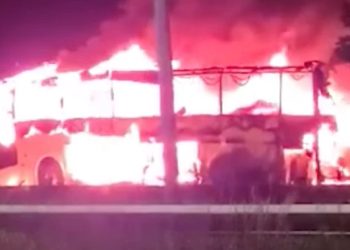 თბილისიდან ბათუმში მიმავალ სამგზავრო ავტობუსს ავტობანზე ცეცხლი გაუჩნდა