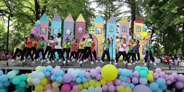 ბავშთა დაცვის საერთაშორისო დღე ოზურგეთში სხვადასხვა სპორტული და შემეცნებითი აქტივობებით აღნიშნეს