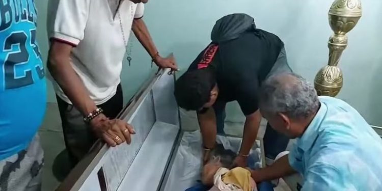 (+ვიდეო)მოხუცი ქალი კუბოდან ცოცხალი ამოიყვანეს – შემთხვევა ეკვადორში