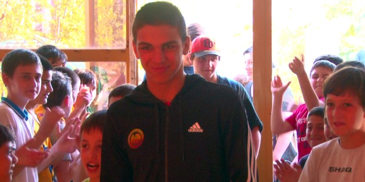 ევროპის ჩემპიონის ჭიდაობაში ერეკლე თავბერიძის დახვედრა ოზურგეთში