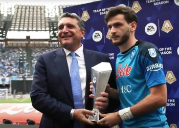 ხვიჩა კვარაცხელიას სერია A-ს საუკეთესო ფეხბურთელის პრიზი გადასცეს