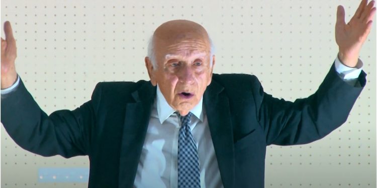 საქართველოს სახალხო არტისტის ლეო ანთაძის მონო სპექტაკლი ოზურგეთში