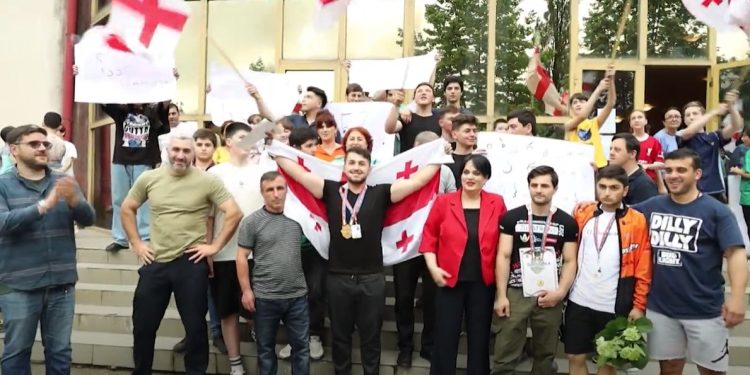 მკლავჭიდში ევროპის ჩემპიონის დახვედრა ოზურგეთში