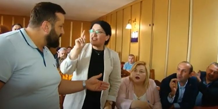დაპირისპირება ოზურგეთის მუნიციპალიტეტის საკრებულოს სხდომაზე