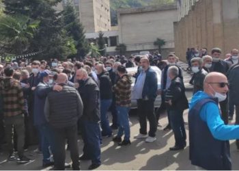 ჭიათურაში მაღაროელები გაიფიცნენ