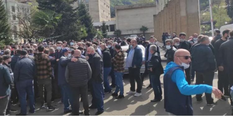 ჭიათურაში მაღაროელები გაიფიცნენ
