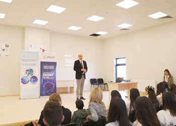 განახლებადი ენერგიისა და გარემოს დაცვის შესახებ საჯარო ლექციები საქართველოს სხვადასხვა სკოლაში