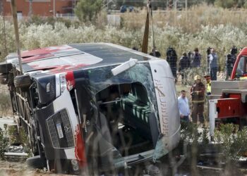 ესპანეთში ტურისტული ავტობუსი, რომელშიც 49 ადამიანი იმყოფებოდა, მათ შორის ბავშვები, ავარიაში მოყვა