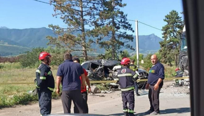 ხაშურში, ავტომანქანა და ტრაილერი ერთმანეთს შეეჯახნენ