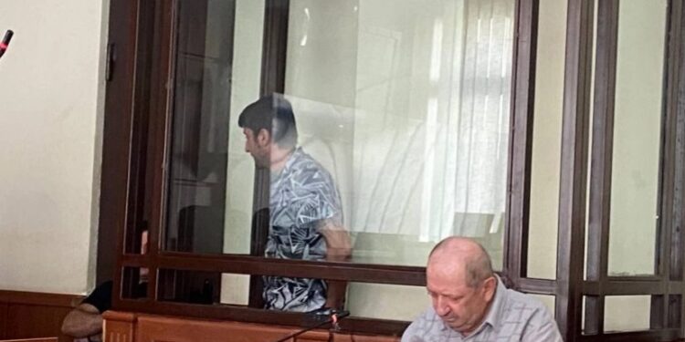 შვილის გაუპატიურების ბრალდებით დაკავებული კაცი სასამართლომ პატიმრობაში დატოვა