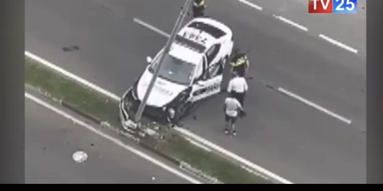 პოლიციის მანქანა ჯებირს შეეჯახა-ავარია ბათუმში