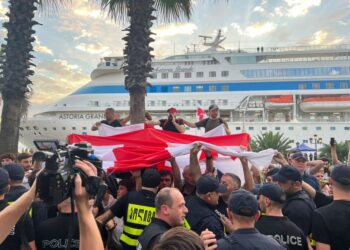 რუსეთიდან შემოსულ საკრუიზო გემს ბათუმის პორტში საპროტესტო აქციით დახვდნენ – დაკავებულია 9 პირი