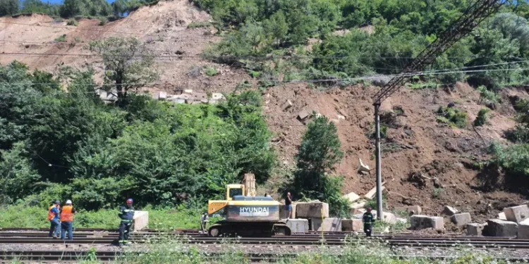 ხარაგაულში, სოფელ მარელისში კაცს ეძებენ, რომელიც მეწყერში მოყვა