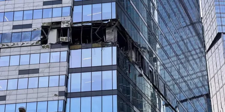 ვიდეო – მოსკოვზე დრონებით თავდასხმა განხორციელდა და ბიზნეს ცენტრის შენობაში აფეთქება მოხდა