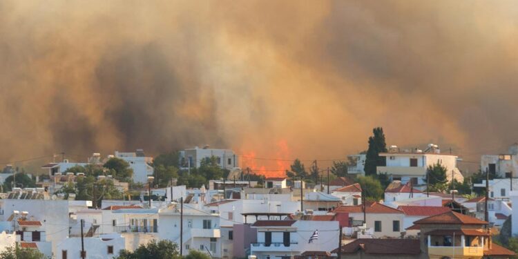 საბერძნეთში ევაკუაციის ახალი ბრძანება გასცეს, ქვეყანაში ხანძრის ახალ კერებს ებრძვიან