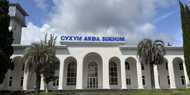 აფხაზური მედია – სოხუმის აეროპორტი 49-წლიანი სარგებლობის ვადით რუსულ მხარეს გადაეცემა