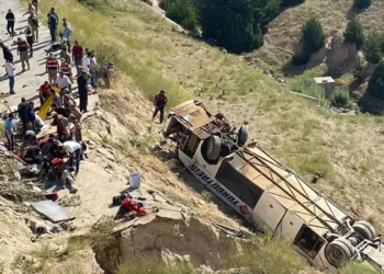 თურქეთში ავტობუსი ხიდიდან გადავარდა, არიან დაღუპულები და დაშავებულები