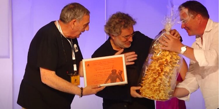 ოზურგეთში ნოდარ დუმბაძის სახელობის მეოთხე თეატრალური ფესტივალი დასრულდა