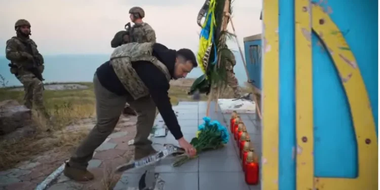 ვოლოდიმირ ზელენსკი კუნძულ ზმეინიზე ჩავიდა