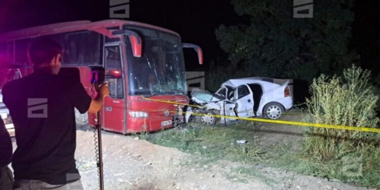 “ოპელის” მარკის ავტომანქანა ავტობუსს შეეჯახა – ავარიას მარნეულში მსხვერპლი მოყვა