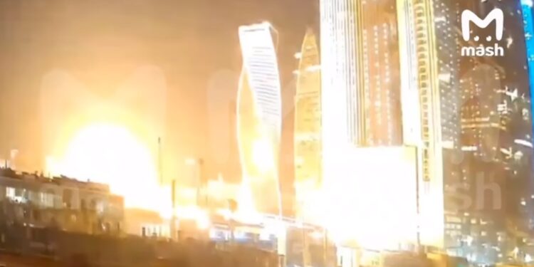 ვიდეო – რუსეთის თავდაცვის სამინისტრო – უკრაინა მოსკოვს უპილოტო საფრენი აპარატებით დაესხა თავს